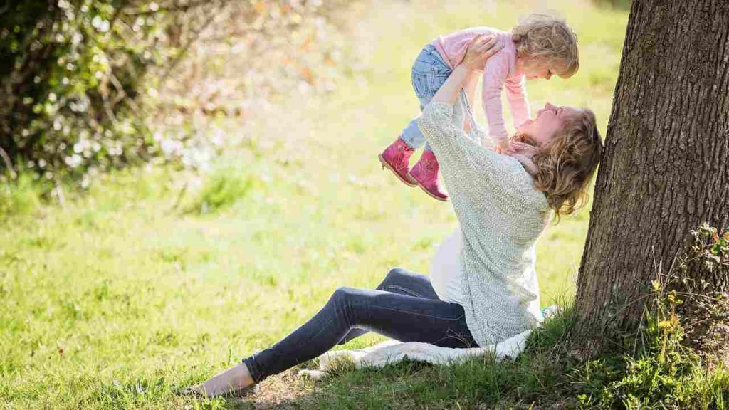 Bonus mamme fino a 3000 euro: è davvero quello che ci vogliono far credere? La beffa è dietro l’angolo