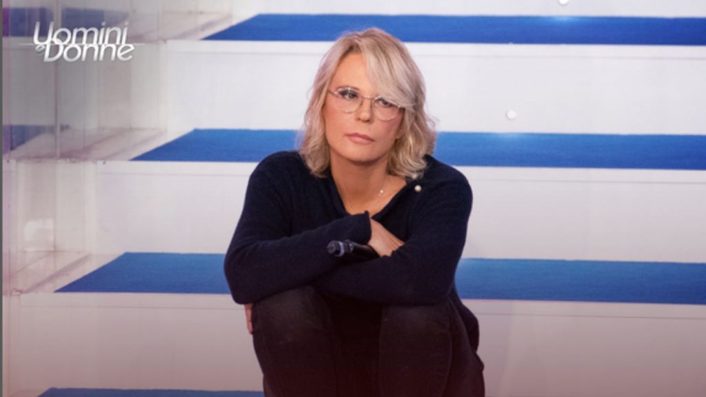 Uomini e Donne: tutta la verità su quello che Maria De Filippi fa dietro le quinte dei suoi programmi | C’entra un tronista