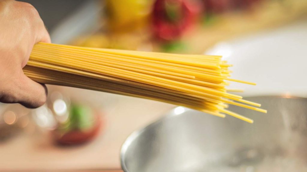 Incubo spaghetti: se hai questa marca in casa devi assolutamente buttarla | Contiene pesticidi