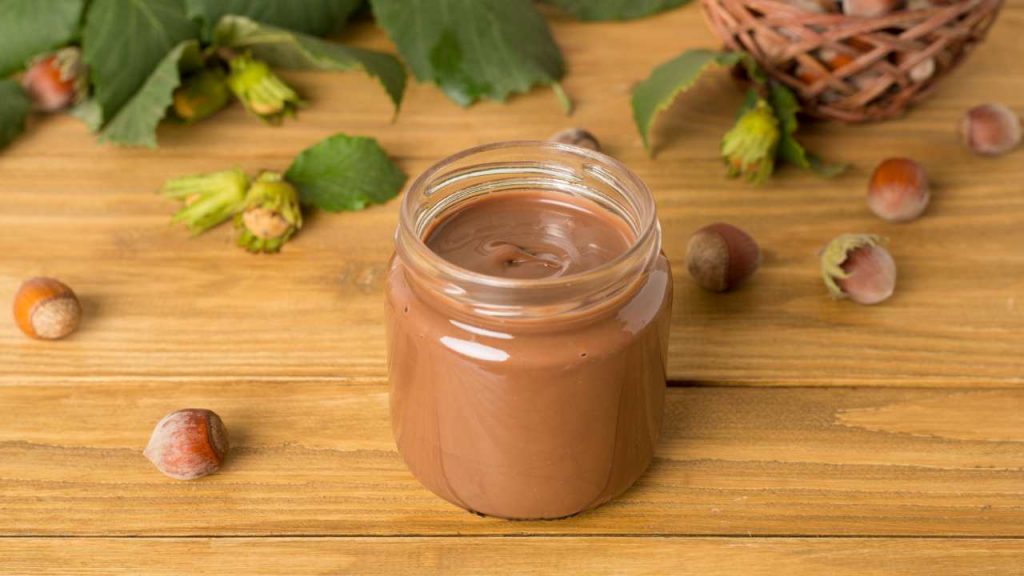 Crema spalmabile alle nocciole, la migliore non è affatto la Nutella | Devi comprare solo questa sennò ti mangi solo additivi chimici