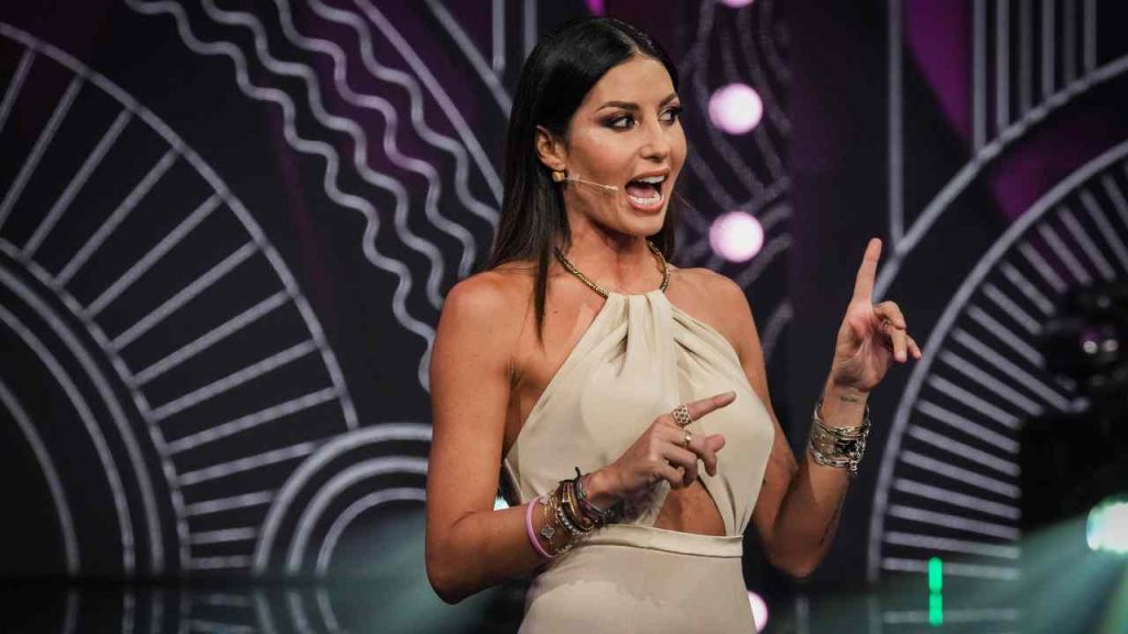 Elisabetta Gregoraci può dire addio alla televisione: Pier Silvio ha preferito sostituirla senza pietà | Che vergogna