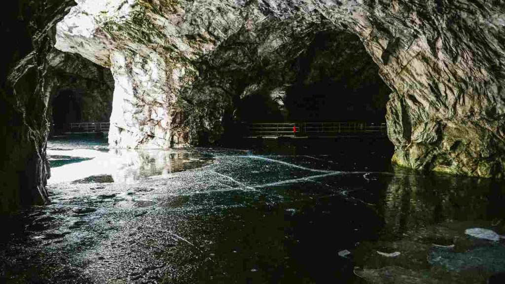 Viaggiare immersi in una grotta: bastano 100 euro e il tuo sogno diventa realtà | Prepara subito la valigia