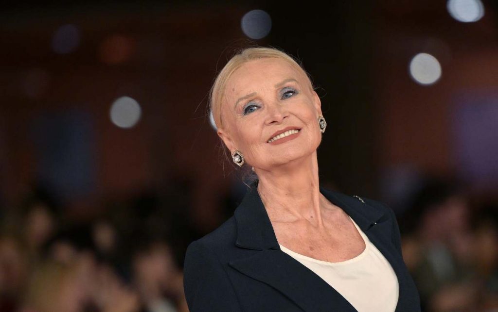 Barbara Bouchet, la rivelazione che lascia tutti esterrefatti: l’attrice tira in ballo un noto regista